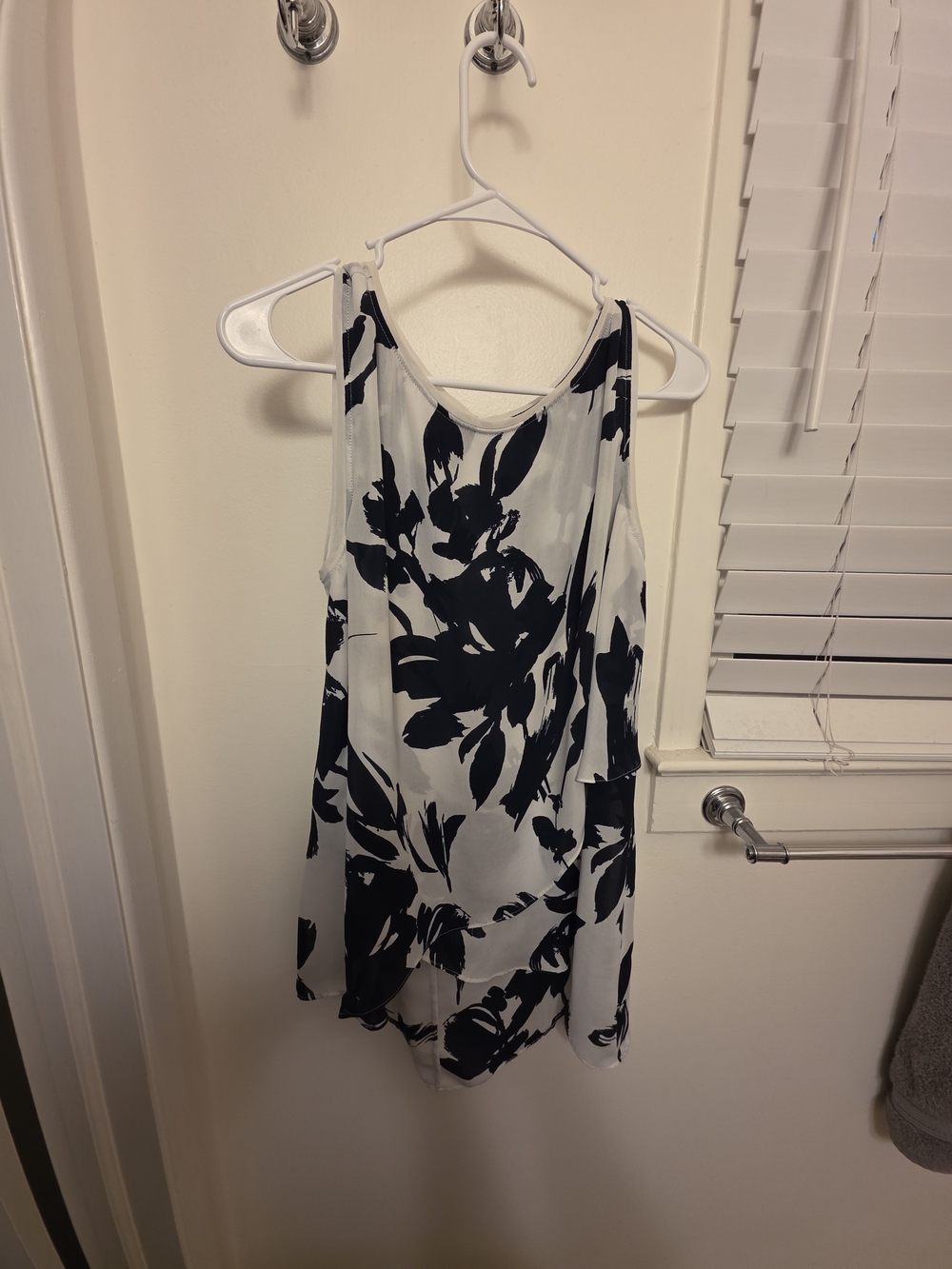 White House Black Market Blue & White Floral Camisole
